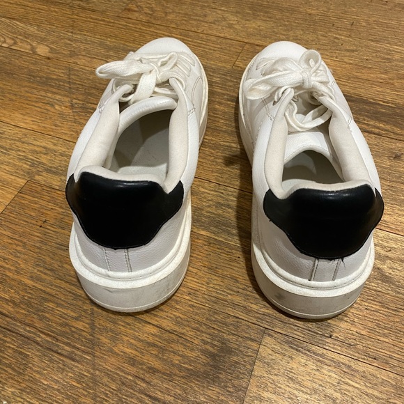 Steve Madden sneakers. Size 11. Great condition!!! - Picture 2 of 5